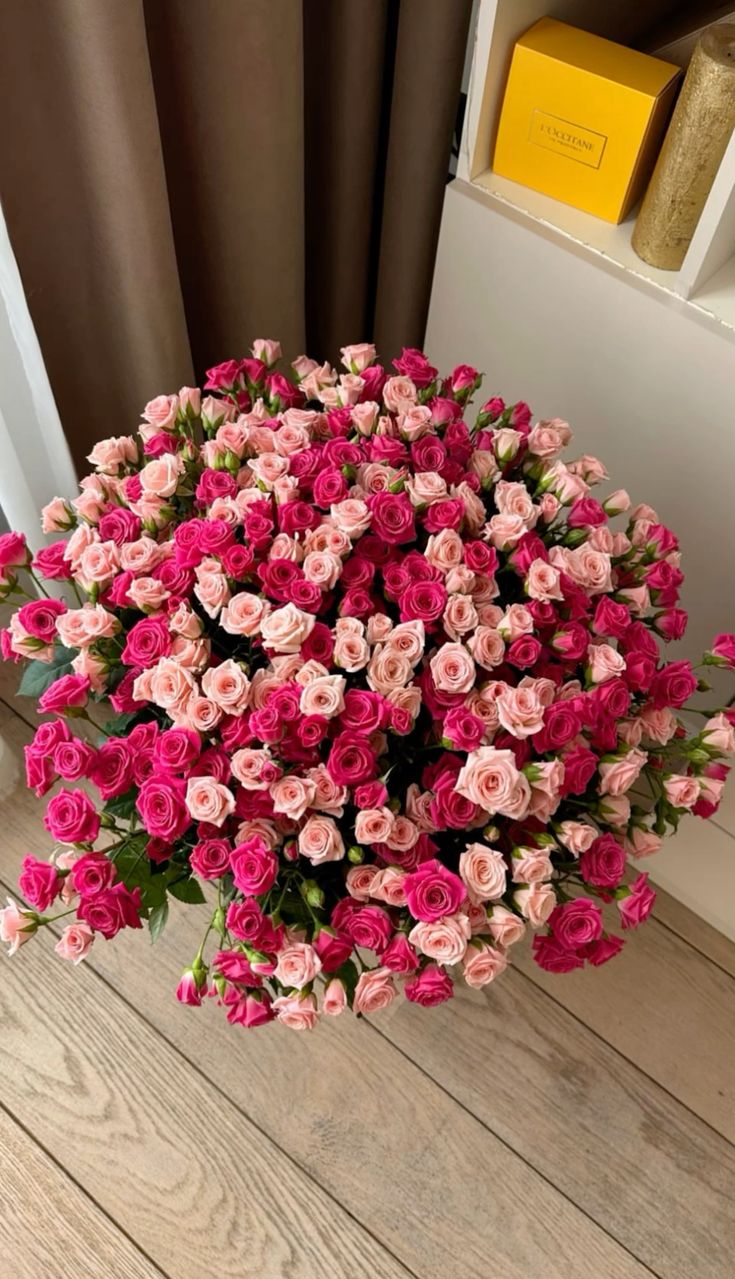 Роскошный букет из розовых роз — Flora Flowers