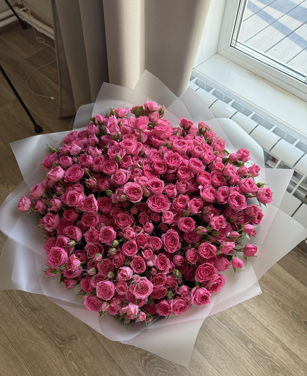 Роскошный букет из розовых роз — Flora Flowers